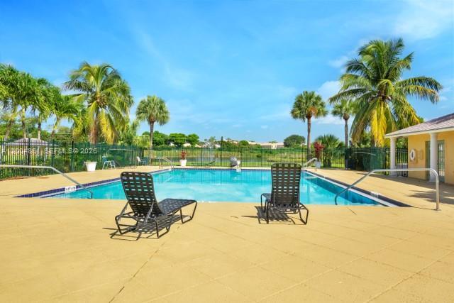 Building Photo - 1727 Meadows Cir W