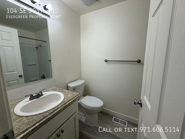 Building Photo - 104 SE 205th Pl