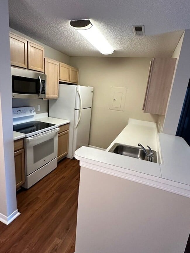 Building Photo - Private Condo in The Meridian, Mount Pleasant - Available July 1, 2026!