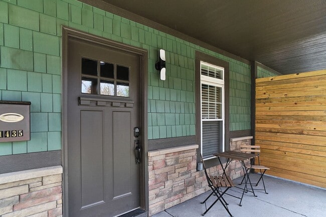 Building Photo - Fully Furnished 2BD Duplex in the Heart of downtown Indy!