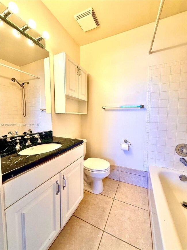 Building Photo - 2533 NE 15th St