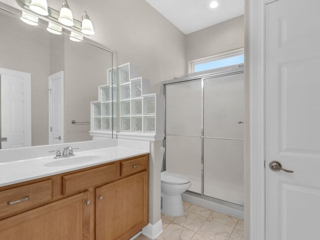 Building Photo - Gorgeous 3B/2.5B Home in Emerald Lakes Gat...