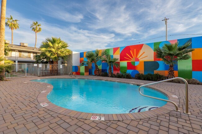 Building Photo - 1333 E Thomas Rd