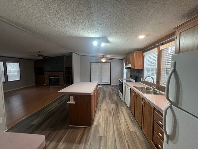 Building Photo - Peden Point/Mrytle Grove/Masonboro Loop South Wilmington 2 garage garage! Oak Trees! Covered Porch!