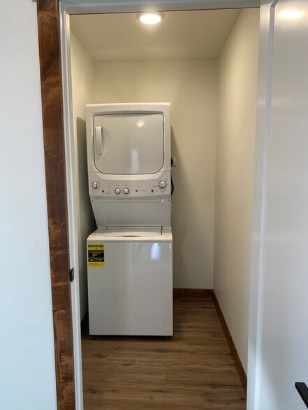 Washer/dryer - 1410 S 5th St W