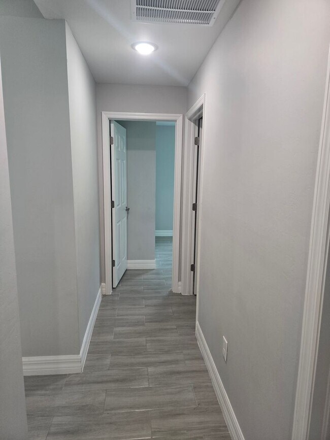 Building Photo - MUST SEE-CUSTOM BUILT-LARGE NEWER CONSTRUT...