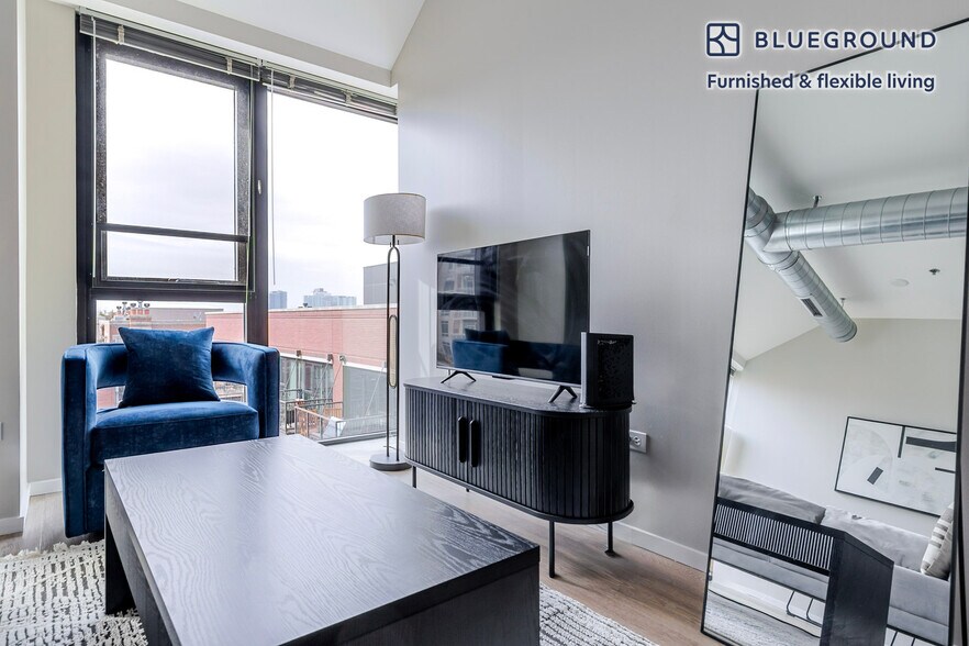 Building Photo - 211 W Scott St