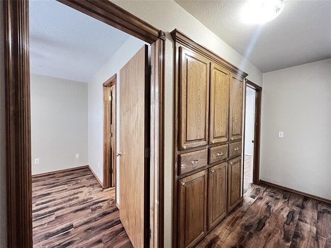 Building Photo - 113 S Mustang Rd