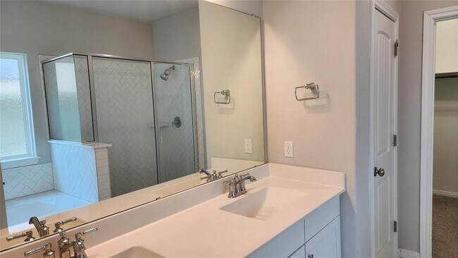Building Photo - 19325 Hartwell Dr
