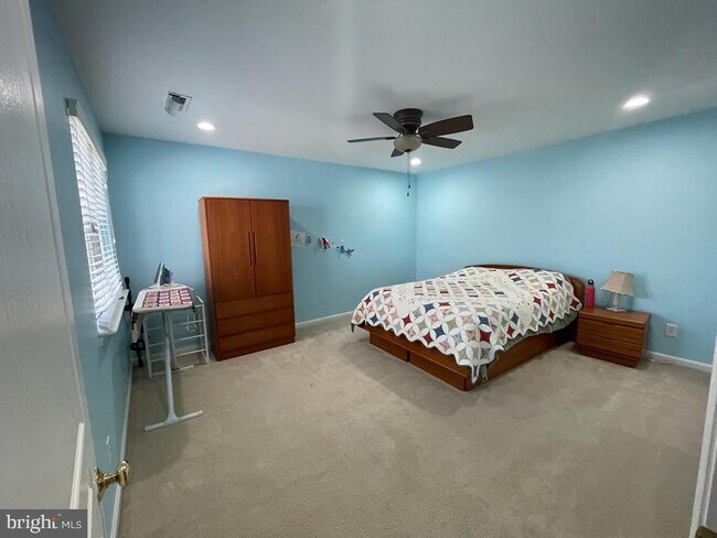 Building Photo - 55 Calder Way