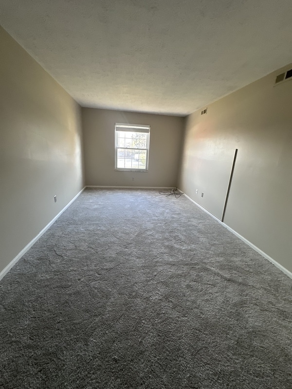 Building Photo - 1155 Charter Oak Ln