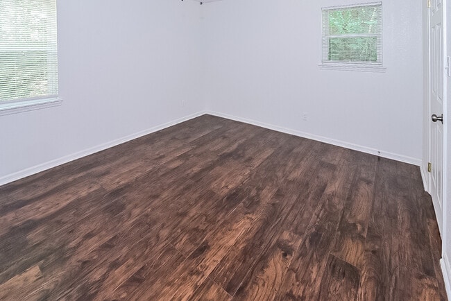 Building Photo - 1401 Jennifer Dr