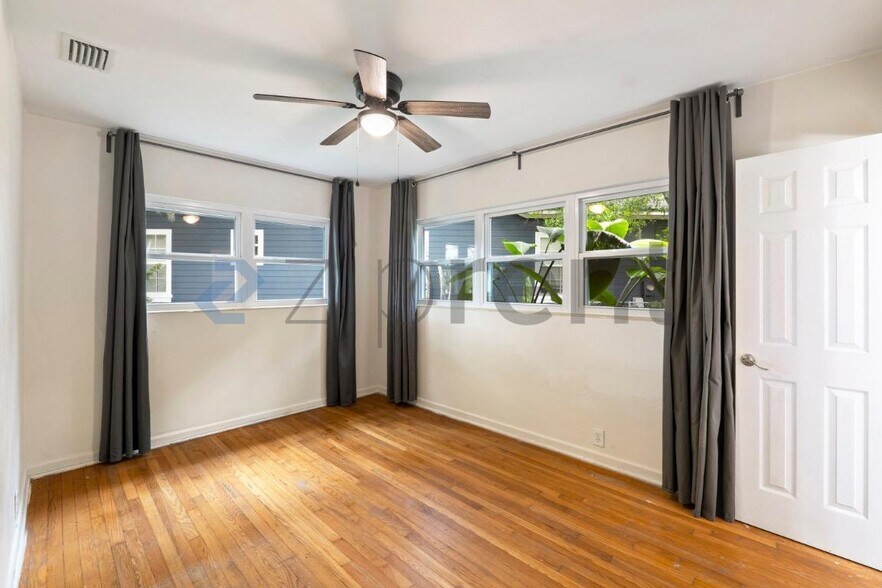 Building Photo - Unit