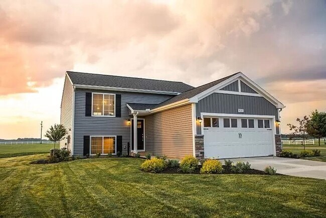 Primary Photo - Spacious 4 bedroom for lease