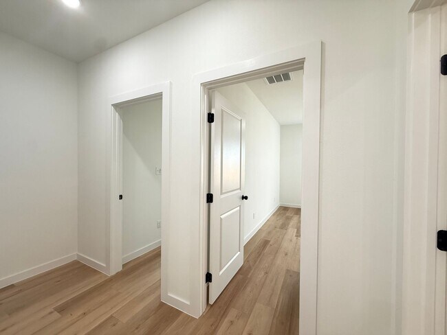 Building Photo - Spectacular Town-Home in West Lubbock!