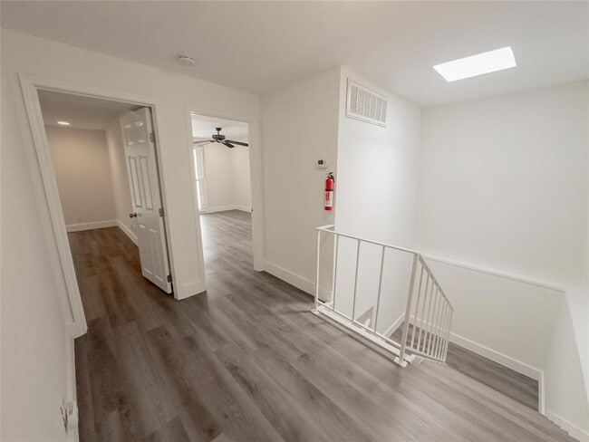 Building Photo - 2704 San Pedro St