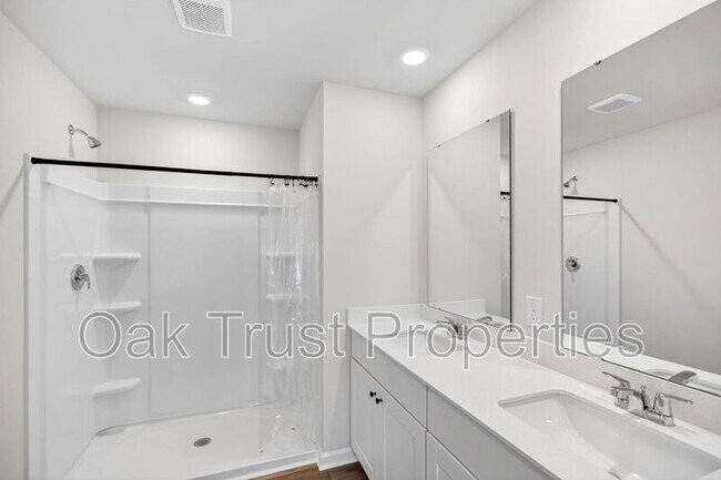 Building Photo - 753 Ridgley Dr