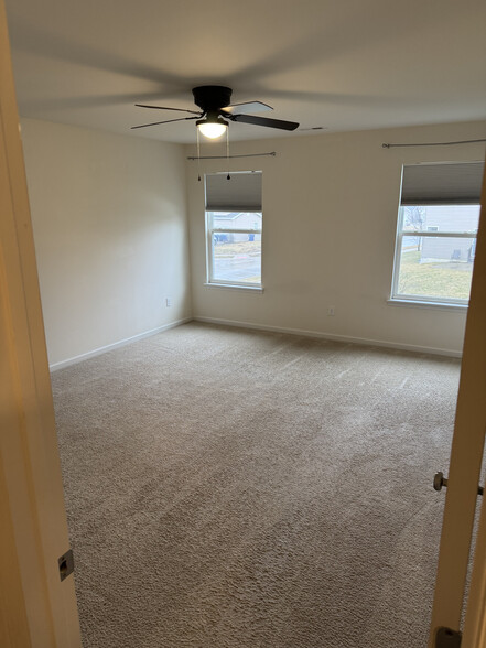 Master bedroom - 502 Peruque Commons Ct