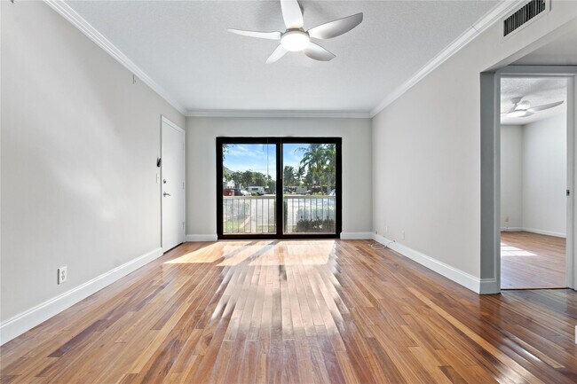 Building Photo - 140 Cypress Club Dr