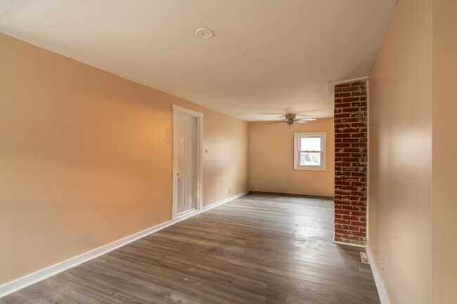 Building Photo - 104 Geissinger Ave