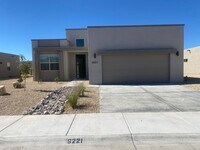 Building Photo - Newer 3 Bedroom+ Office Near Red Hawk Golf...