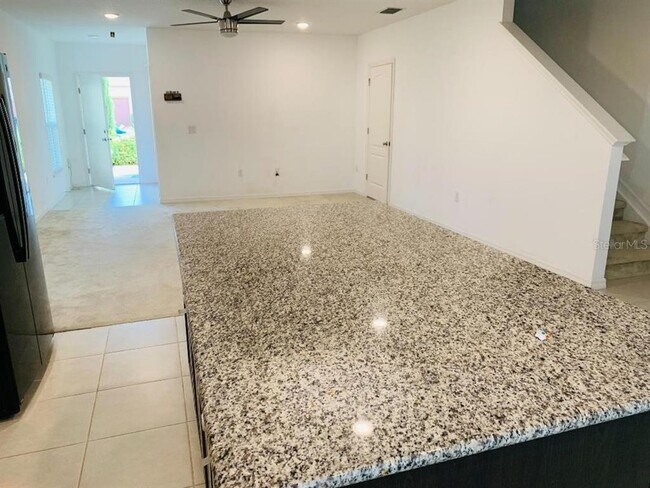 Building Photo - 3853 Hampstead Ln