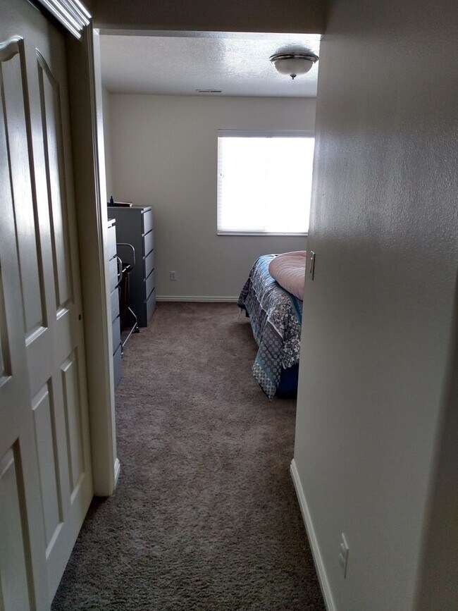 Building Photo - 4 Bed/3 Bath by Geneva Rd in Provo