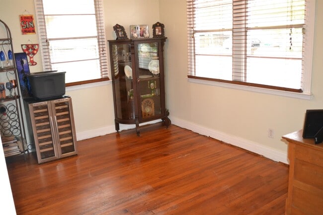 Building Photo - 128 Gruner Rd