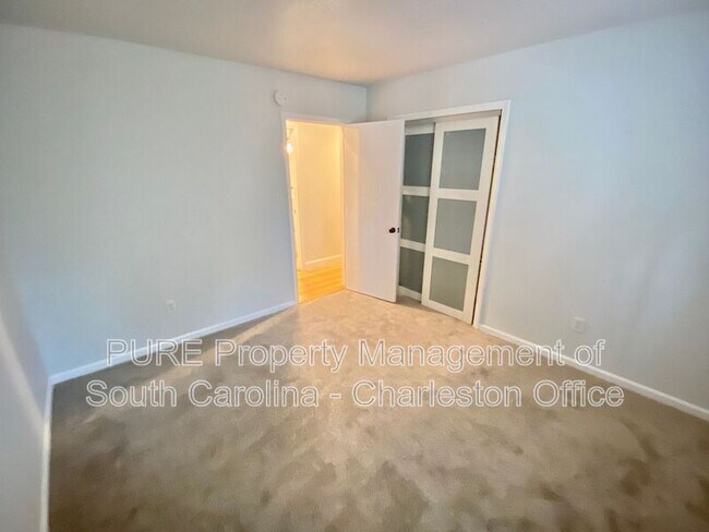 Building Photo - 7648 Hillview Ln