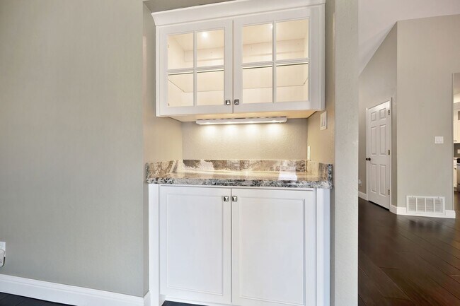 Building Photo - South Auburn Gem! Stylish 2BR Townhome in Quiet, Neighborhood