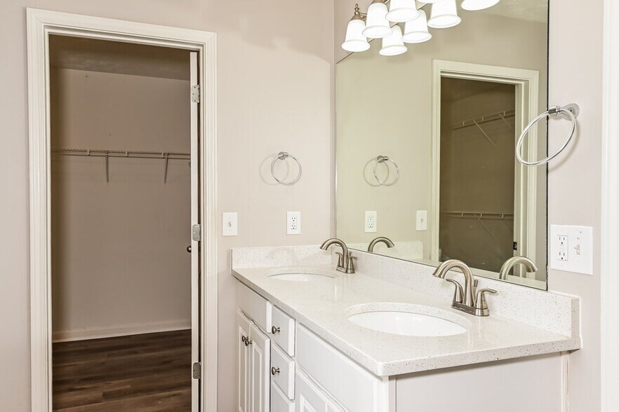Building Photo - 3336 Bridle Brook Dr NE