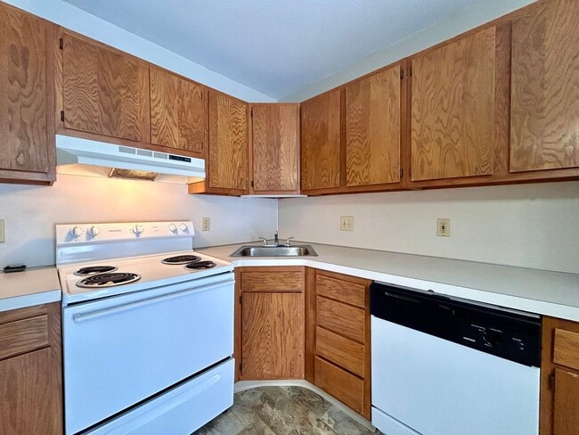 Building Photo - 3924 Kenowa Ave