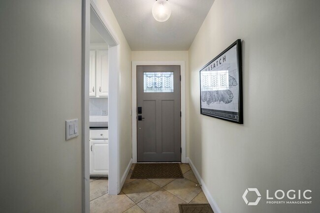 Building Photo - 3760 E Millstream Dr