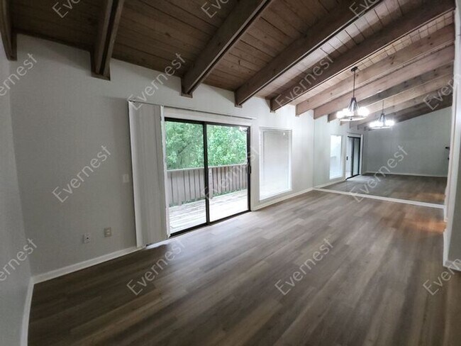 Building Photo - 3815 Paces Ferry W