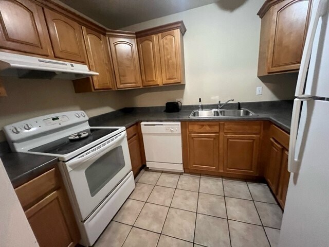 Primary Photo - 208-216 Monarch Dr