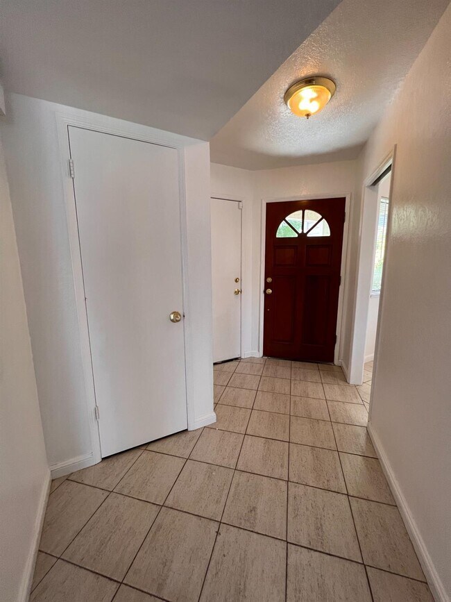 Building Photo - 479 E Alluvial Ave