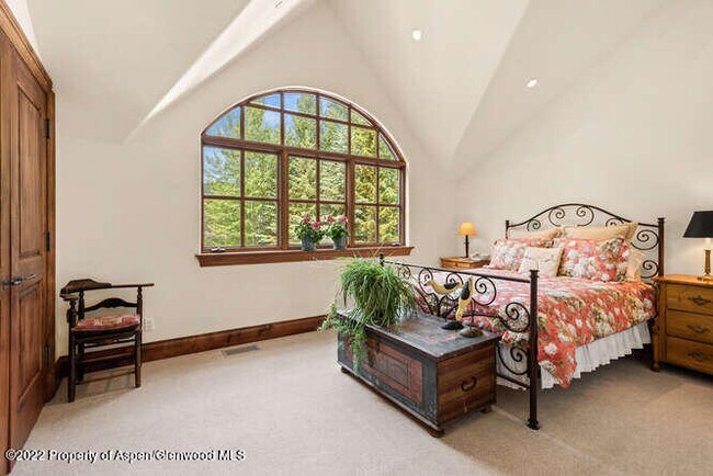 Building Photo - 650 Pioneer Springs Ranch Rd