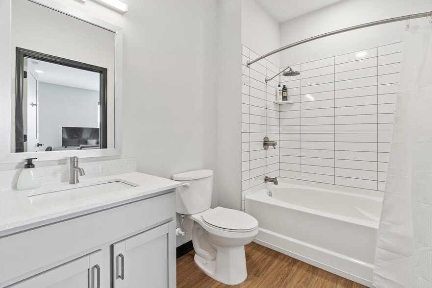 Building Photo - 423 E Michigan St