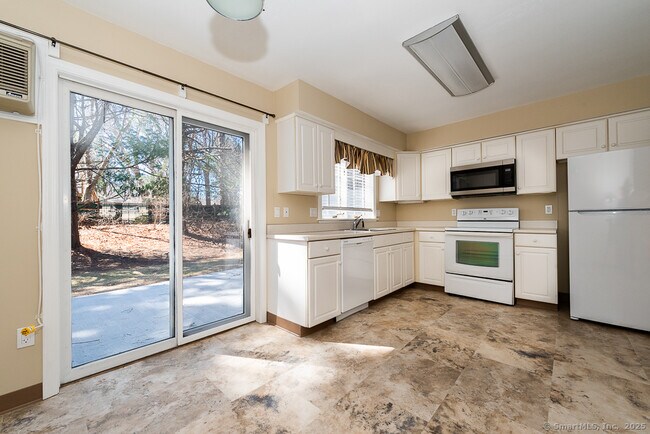 Building Photo - 16 Brantwood Dr