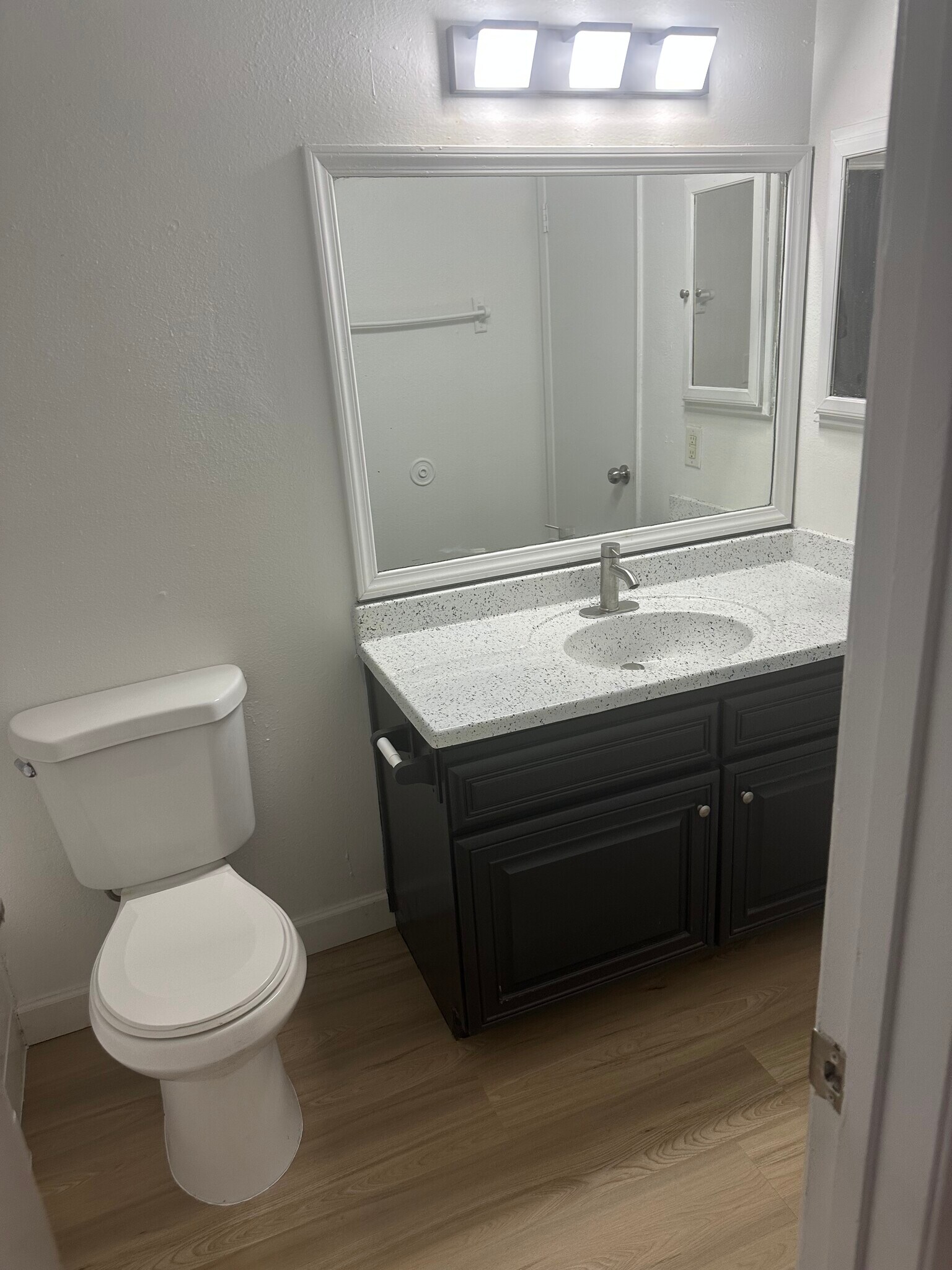 Building Photo - 3322 W Loma Ln