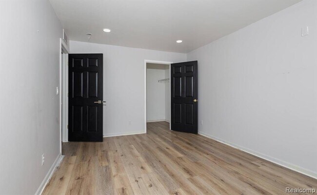 Building Photo - 46257 Cavalier Dr