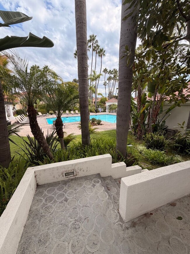 Building Photo - Beautiful 3 Bedroom, 2.5 Bathroom Newport ...