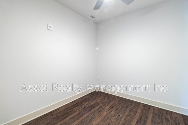 Building Photo - 1110 Franck St