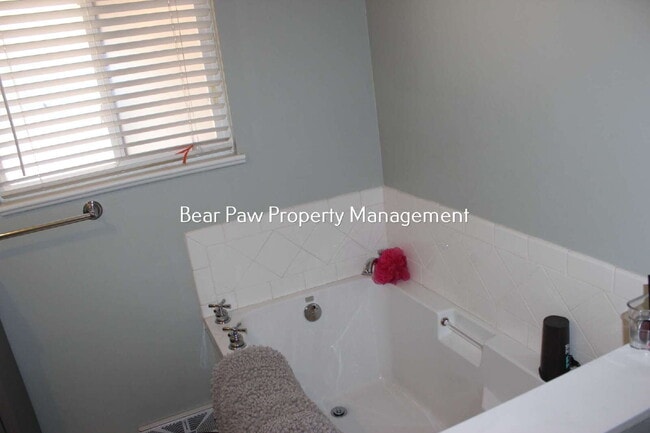 Building Photo - Cute Home in Near Downtown Evergreen!