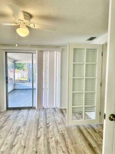 Building Photo - 11010 Tamarix Ave