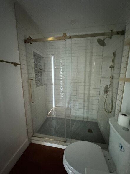 Glass shower doors - 8409 Adoree St