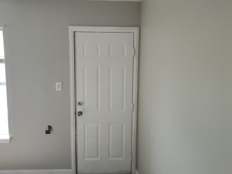 Building Photo - 2117 Aruba Dr