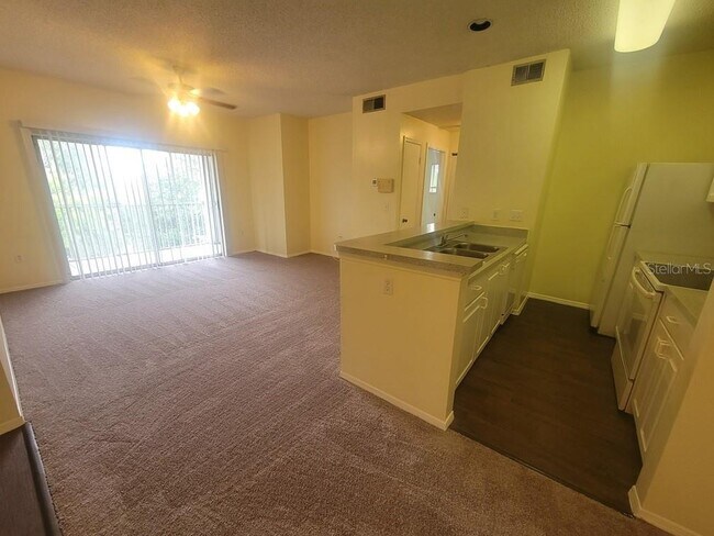 Building Photo - 10020 Strafford Oak Ct