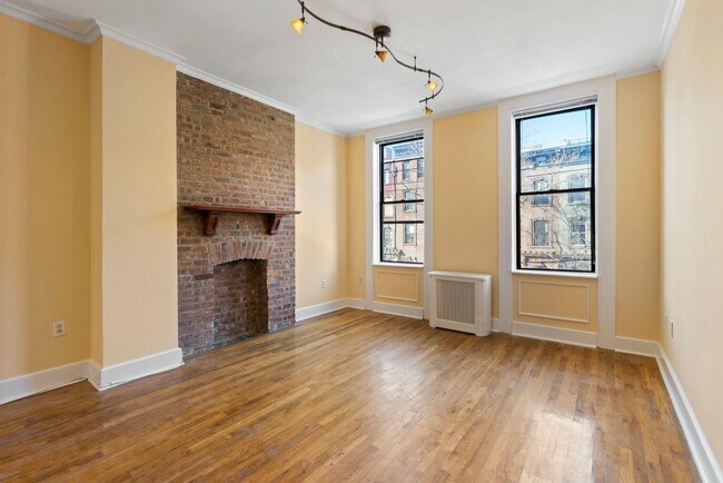Primary Photo - 208 Washington St