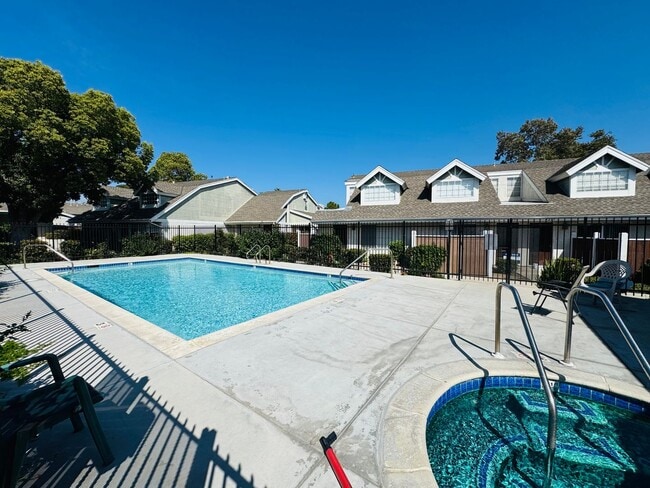 Building Photo - Your Dream Retreat Awaits in Nantucket Vil...